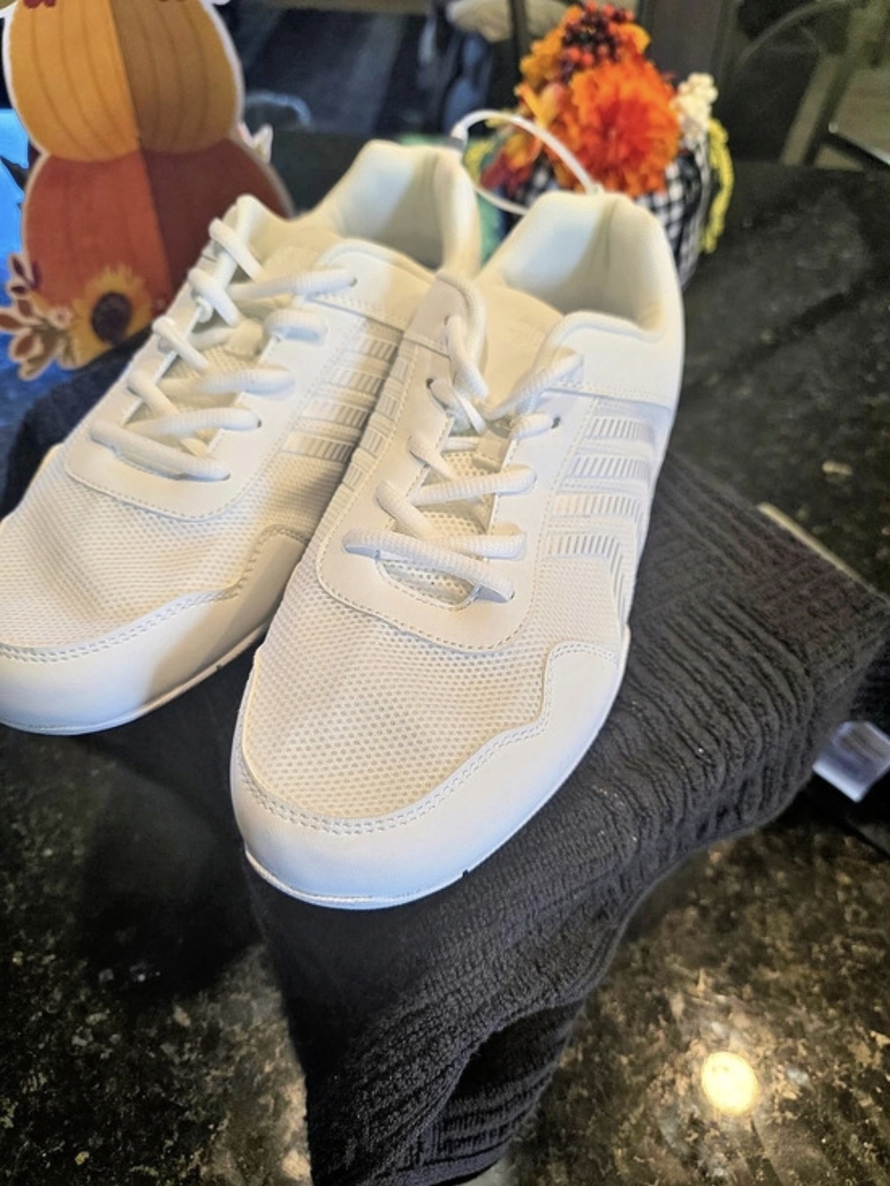 White Sneakers Like New
